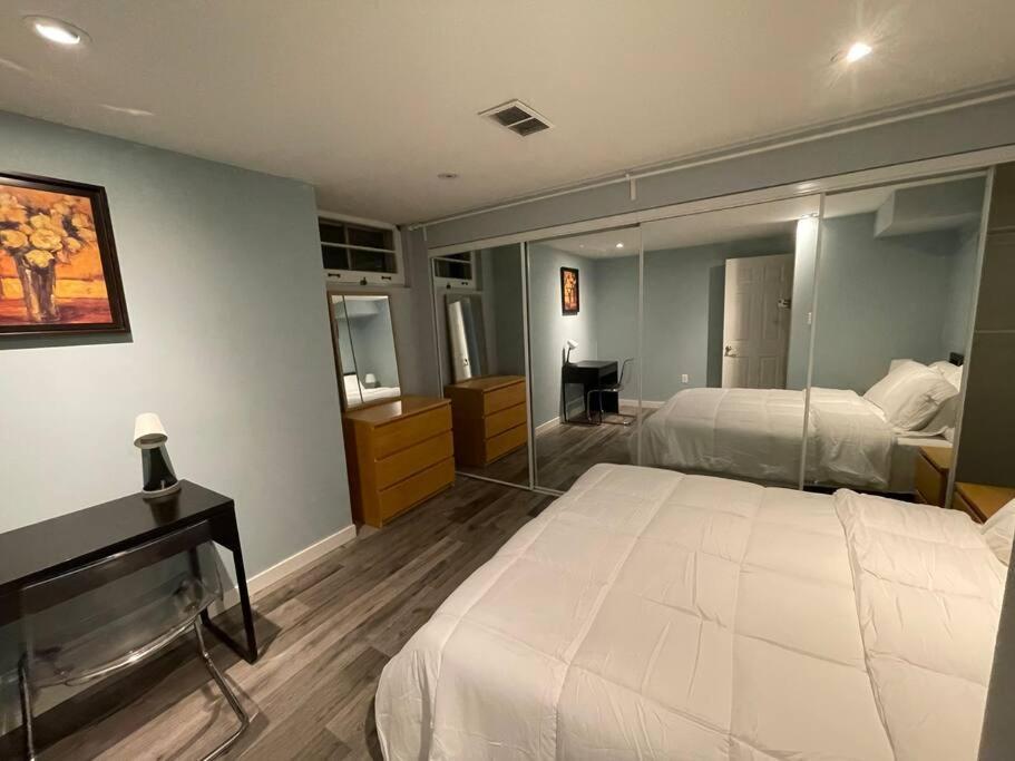Lovely 2 Bedroom Basement Apartment In Toronto Exterior foto